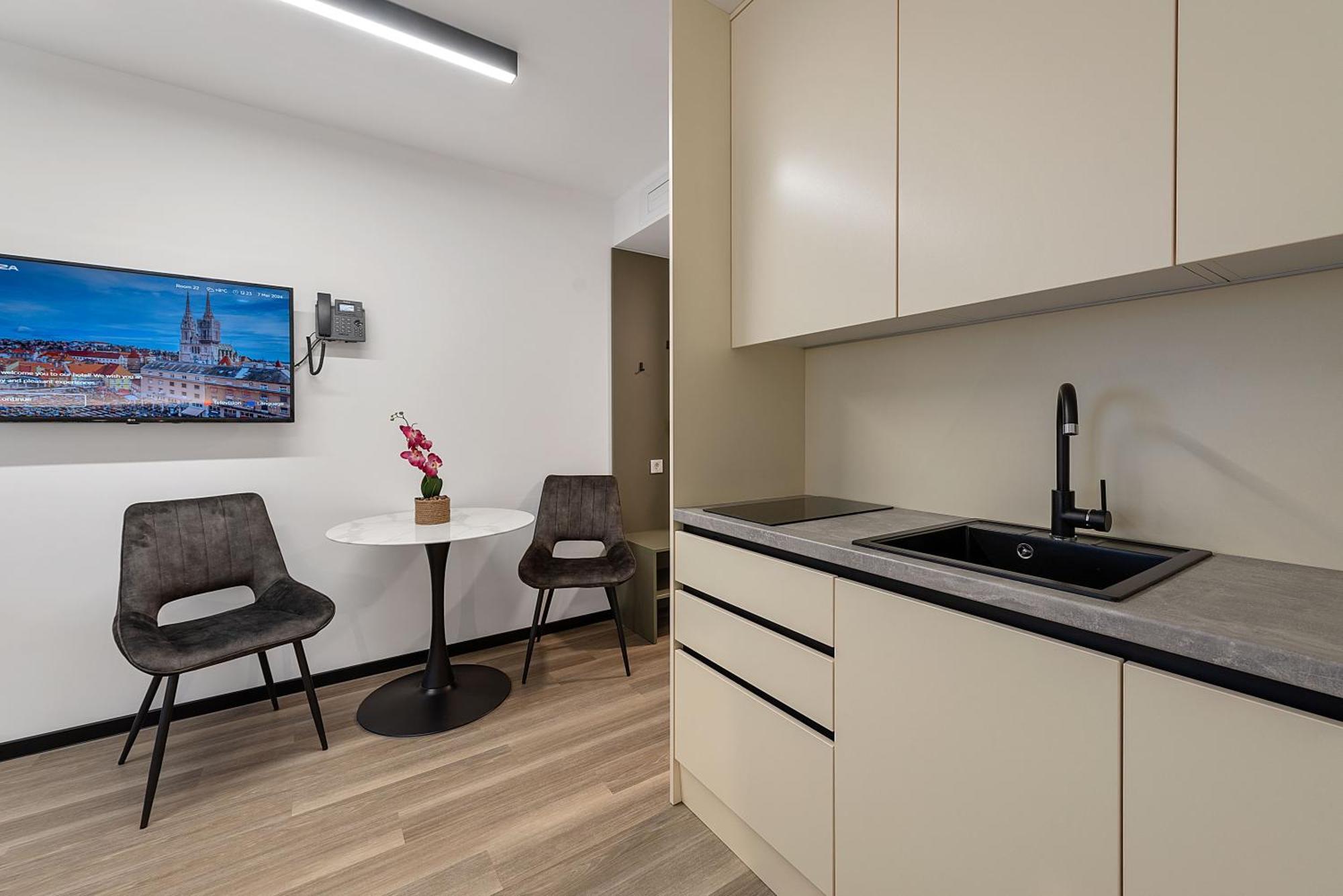Studio Apartments Lenuzzi زغرب المظهر الخارجي الصورة